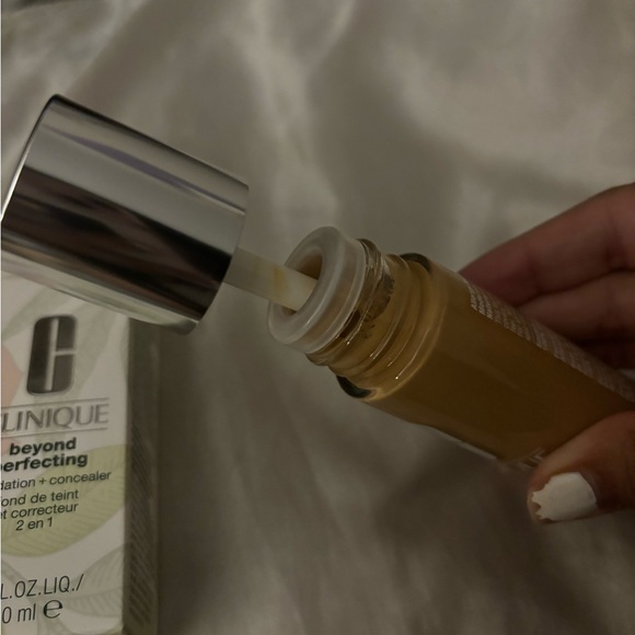Clinique beyond perfecting foundation + concealer - Picture 6 of 6